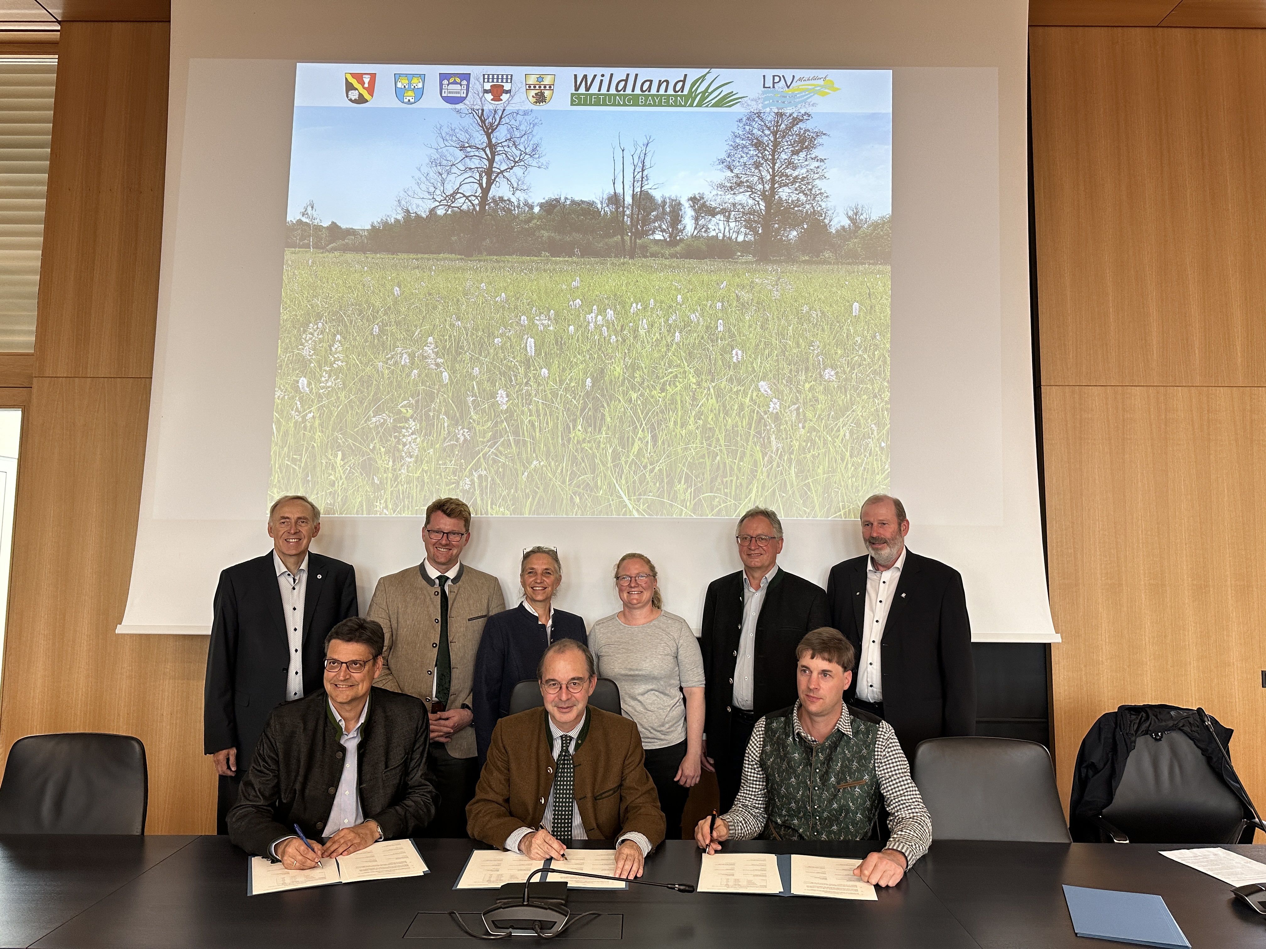 Projektstart Fokus Natur.Vielfalt.Isental Vereinbarungsunterschrift